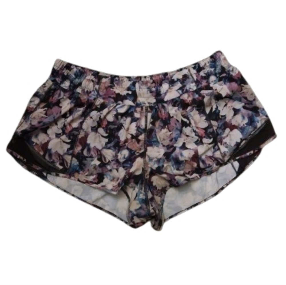 lululemon athletica Hotty Hot Short II *2.5" - Picture 1 of 7